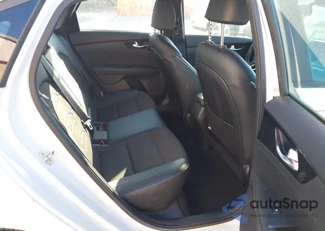 2021 Kia Forte Gt-Line z USA, uszkodzony, nr VIN 3KPF34AD8ME298823